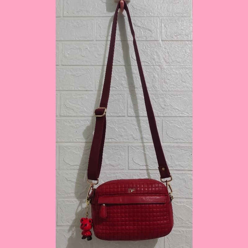 tas sling DVF authentic. tas sling kulit asli. tas DVF. tas sling preloved. tas sling