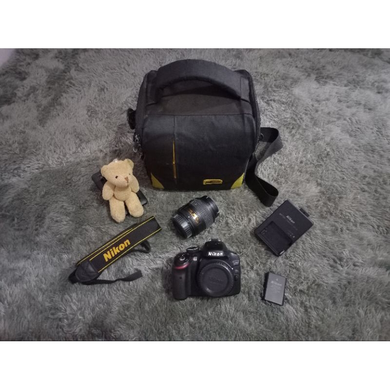 Nikon D3200 body dan lensa