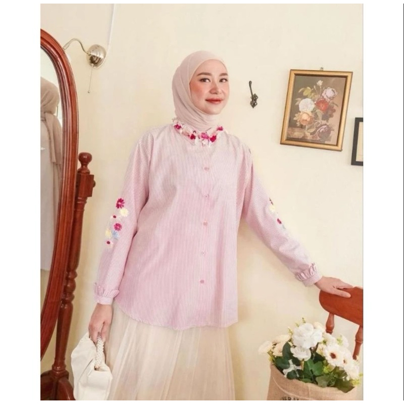 KIENKA FELICIA EMBROIDERY BLOUSE PRELOVED