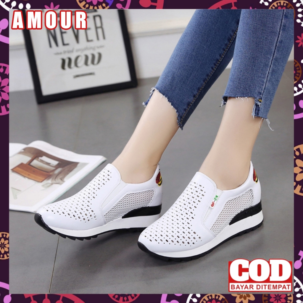Amour - Sepatu Wanita Wedges Brokat Kekinian Kasual Putih Fashion Korea 901