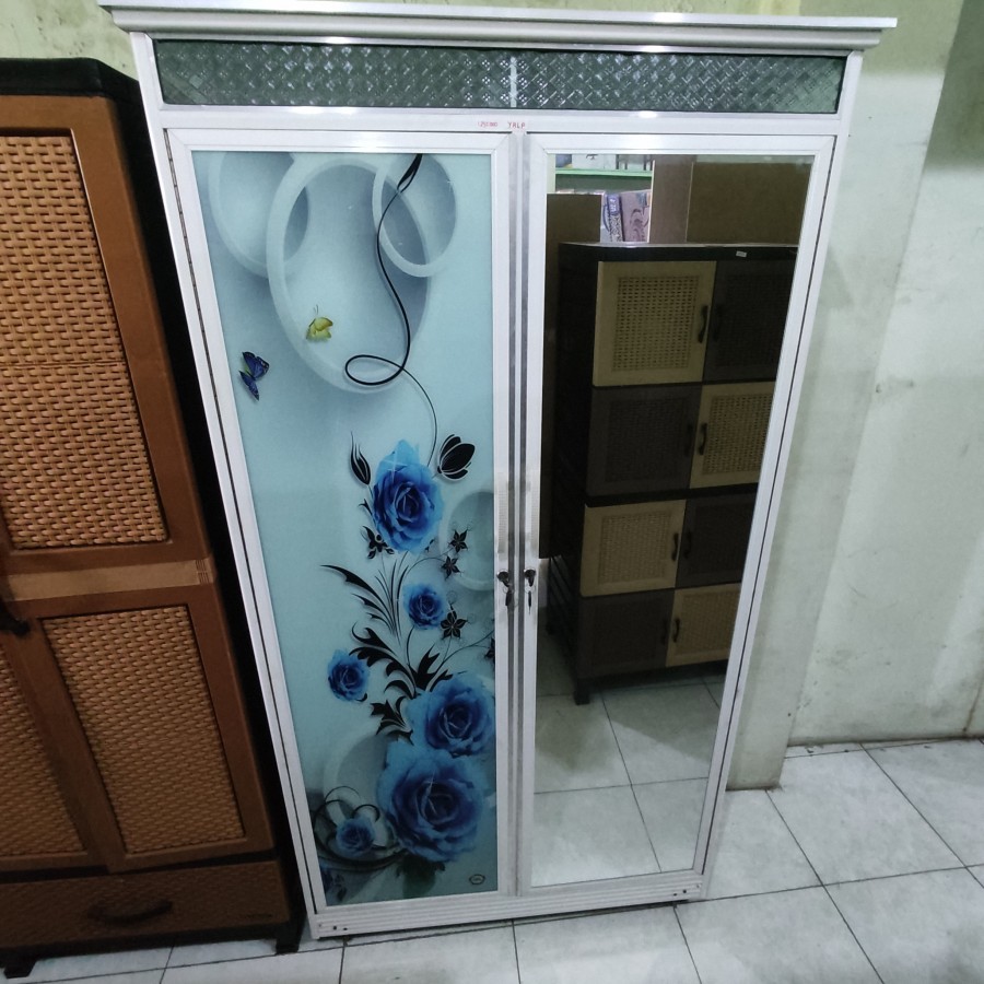 lemari pakaian aluminium 2 pintu kaca dengan roda