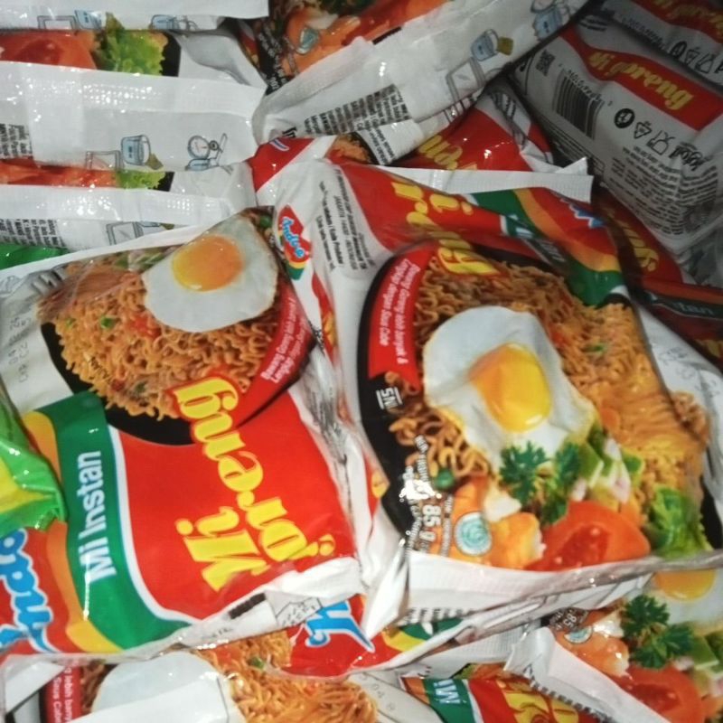 

Indomie goreng dan rendang sama soto