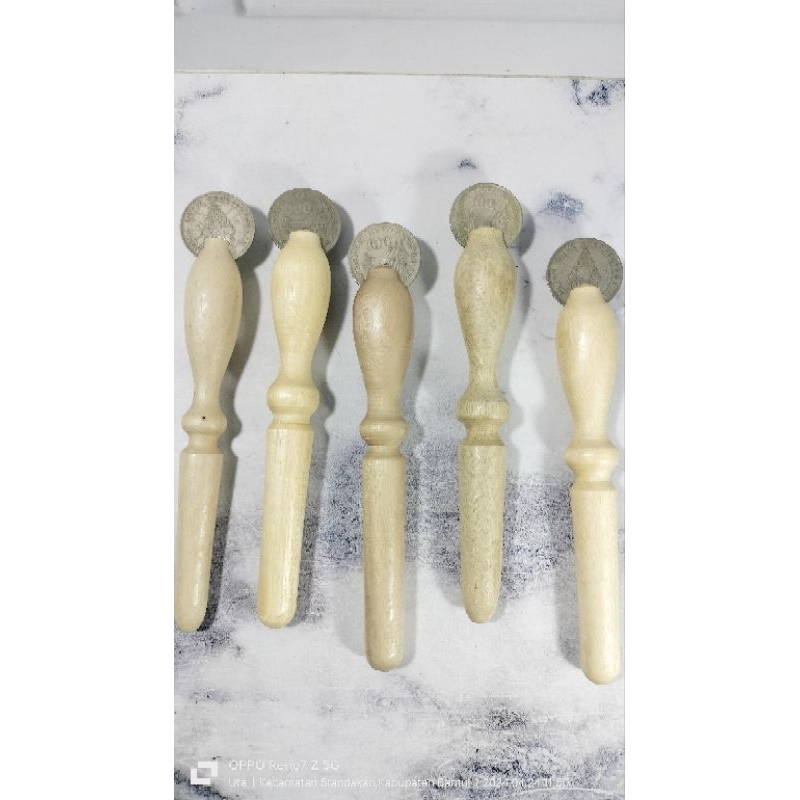 Alat Kerokan / Kerikan bahan Uang 100 rupiah Jadul