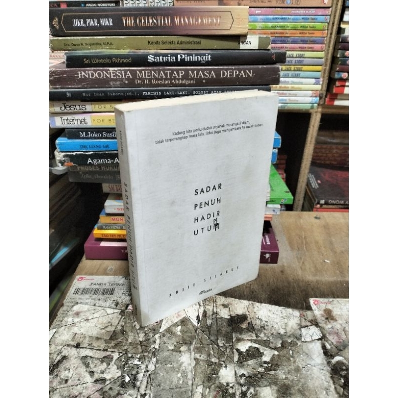 SADAR PENUH HADIR UTUH by Adjie Silarus