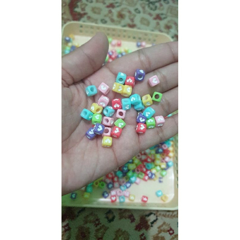 Mote Manik Kotak Love Warna Warni isi 25 gram