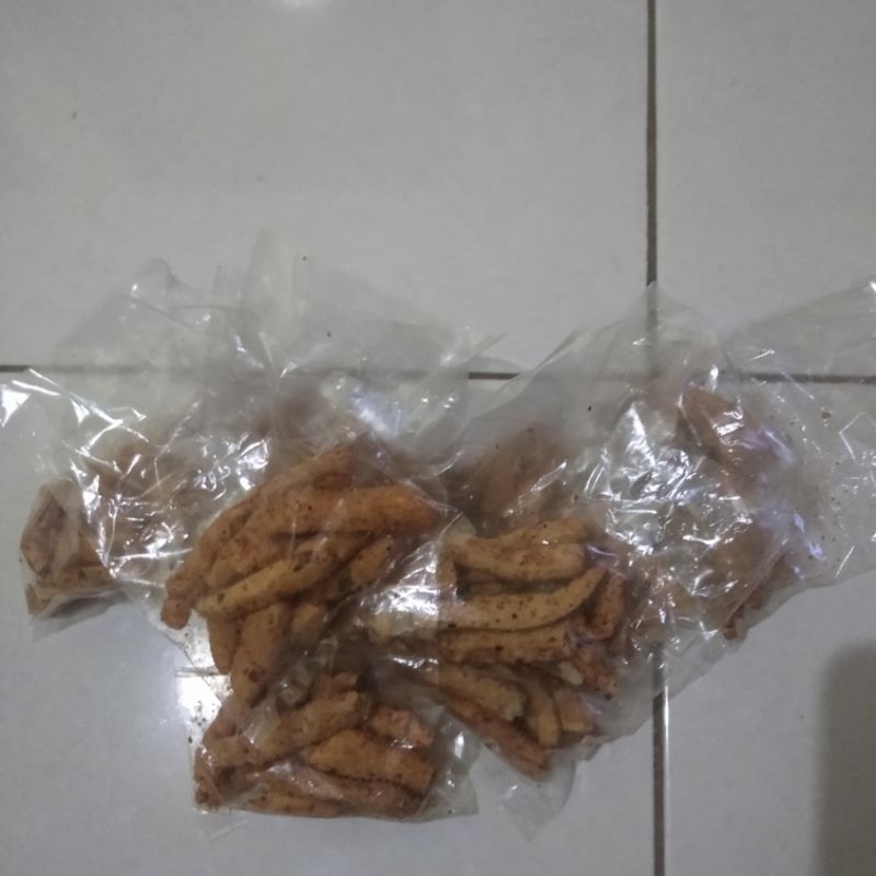 

Camilan murah serba 2000an!!!basreng pedas&macaroni pedas