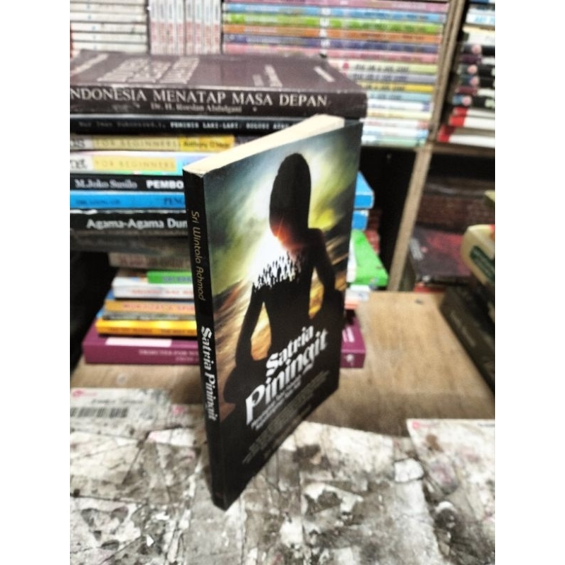 SATRIA PININGIT by Sri Wintala Achmad