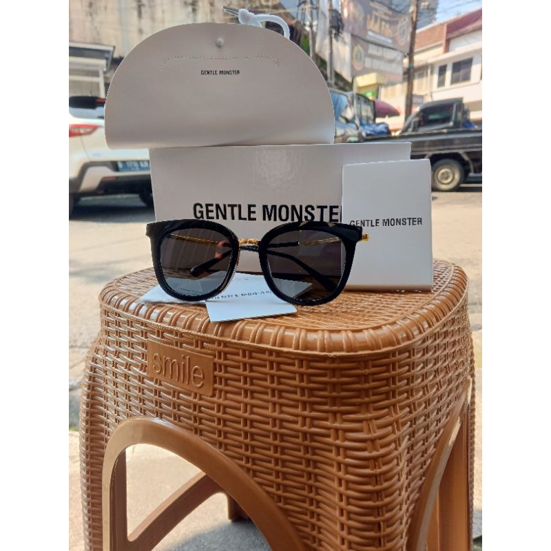 kacamata gentle monster slow slowly original second