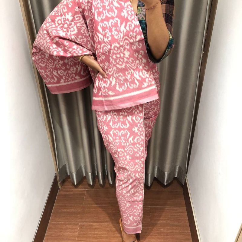 Kain tenun endek bali soft pink