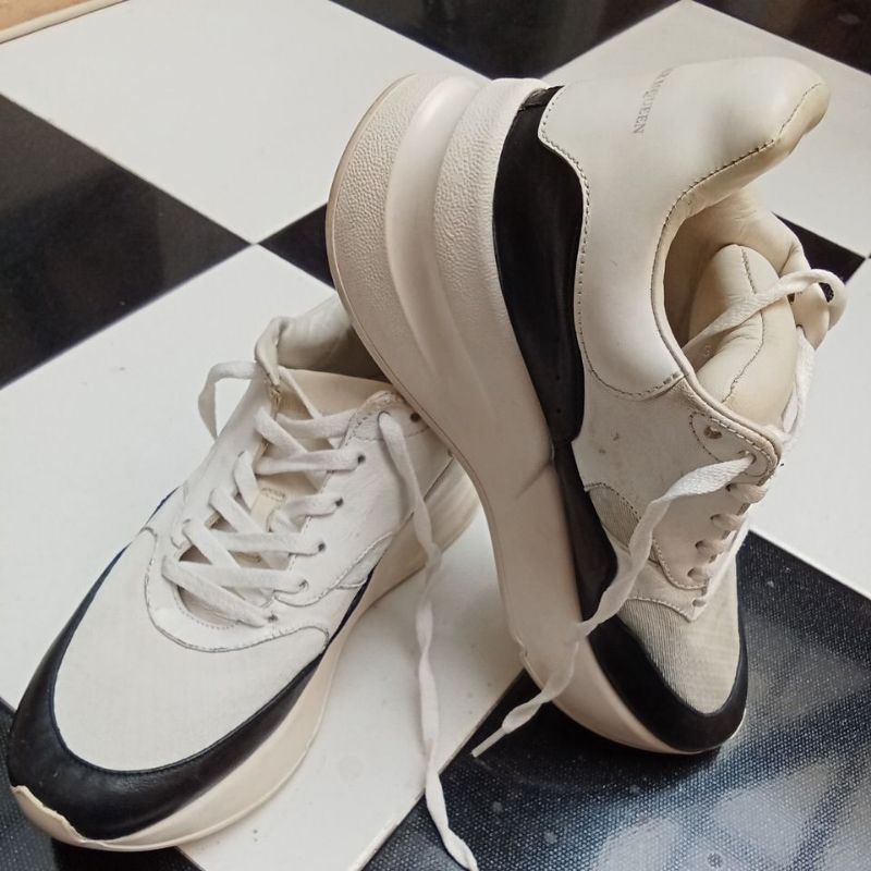 Alexander McQueen white sneakers preloved ❤️