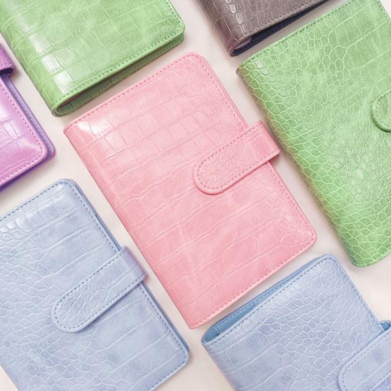 

Binder Kulit Croco A6 6 Lubang Binder Keuangan Binder Tabungan Jurnal Binder Aesthetic Lucu ART R3A9