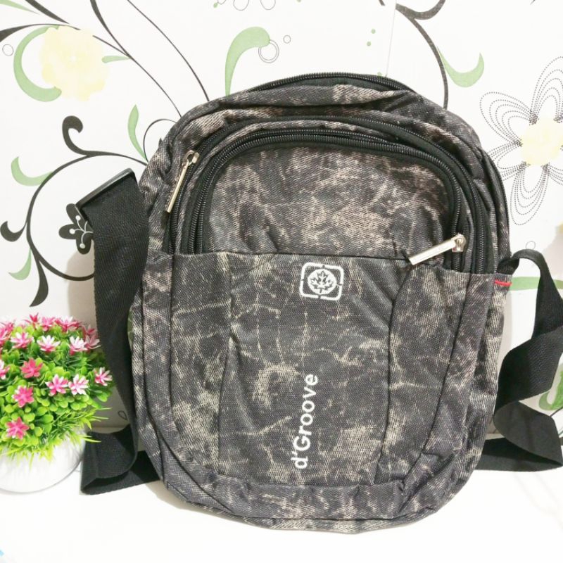 Preloved Tas Slempang Travel D'Groove
