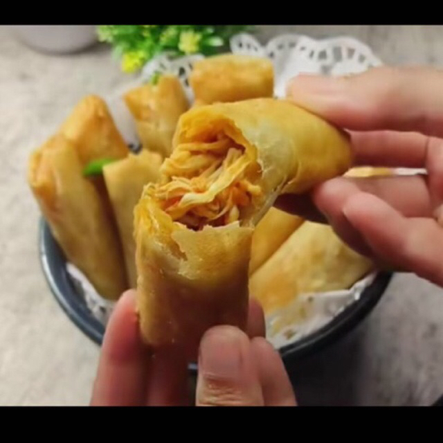 

lumpia ayam suwir pedas / lumpia jebew isi 6
