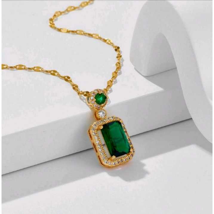 Kalung Titanium Liontin Delima Merah Hiujau
