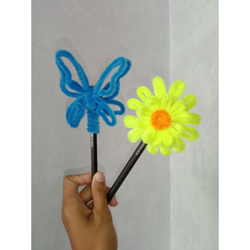 

Pensil topper kawat bulu