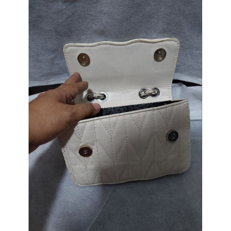 tas pesta warna putih