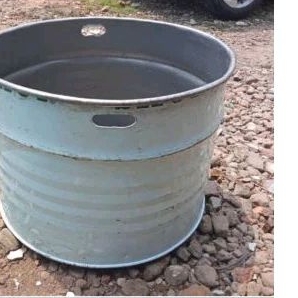 tempat sampah/ drum besi / tong sampah besi kap 100L bekas