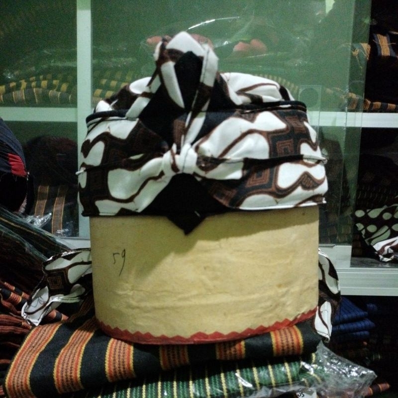 IKET SUNDA MOTIF PARANG PUTIH