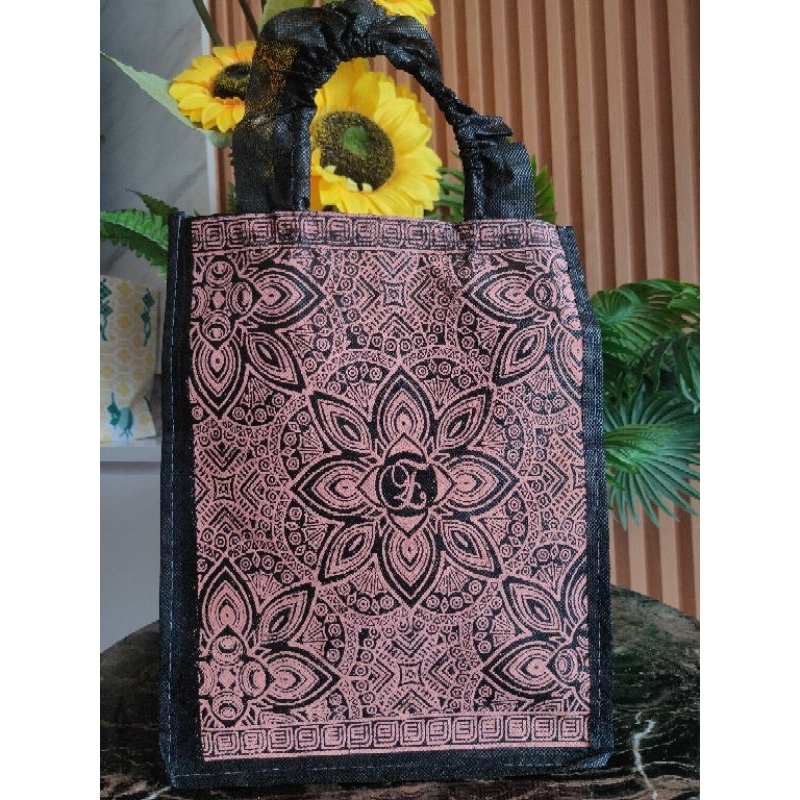 

tas hajatan Nindy batik mewah