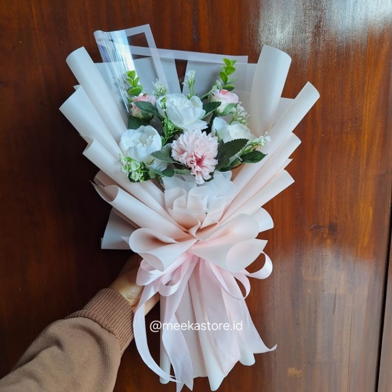 BUKET BUNGA ARTIFICIAL BUKET BUNGA WISUDA BUKET WISUDA BUNGA MAWAR