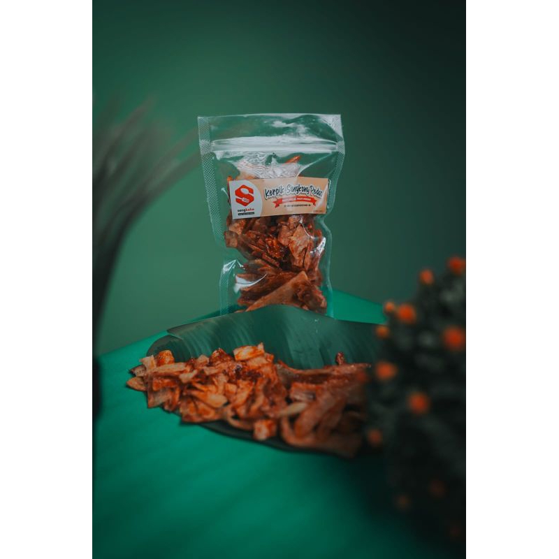 

Keripik singkong Pedas Balado Sengkehe kemasan 100 gram