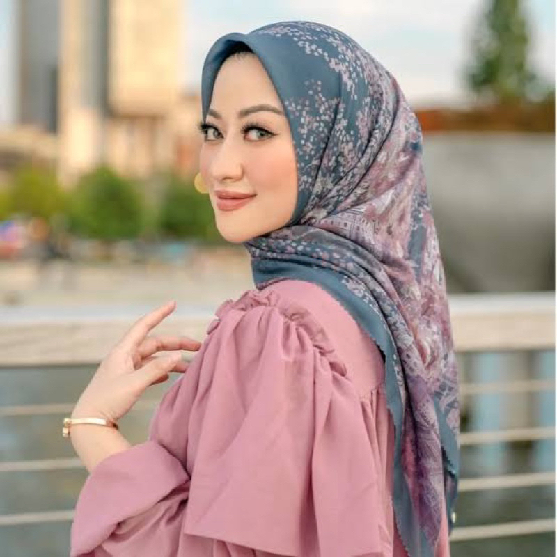 Preloved - Buttonscarves x Disney Dian Pelangi Bimu Allyssa Hawadi