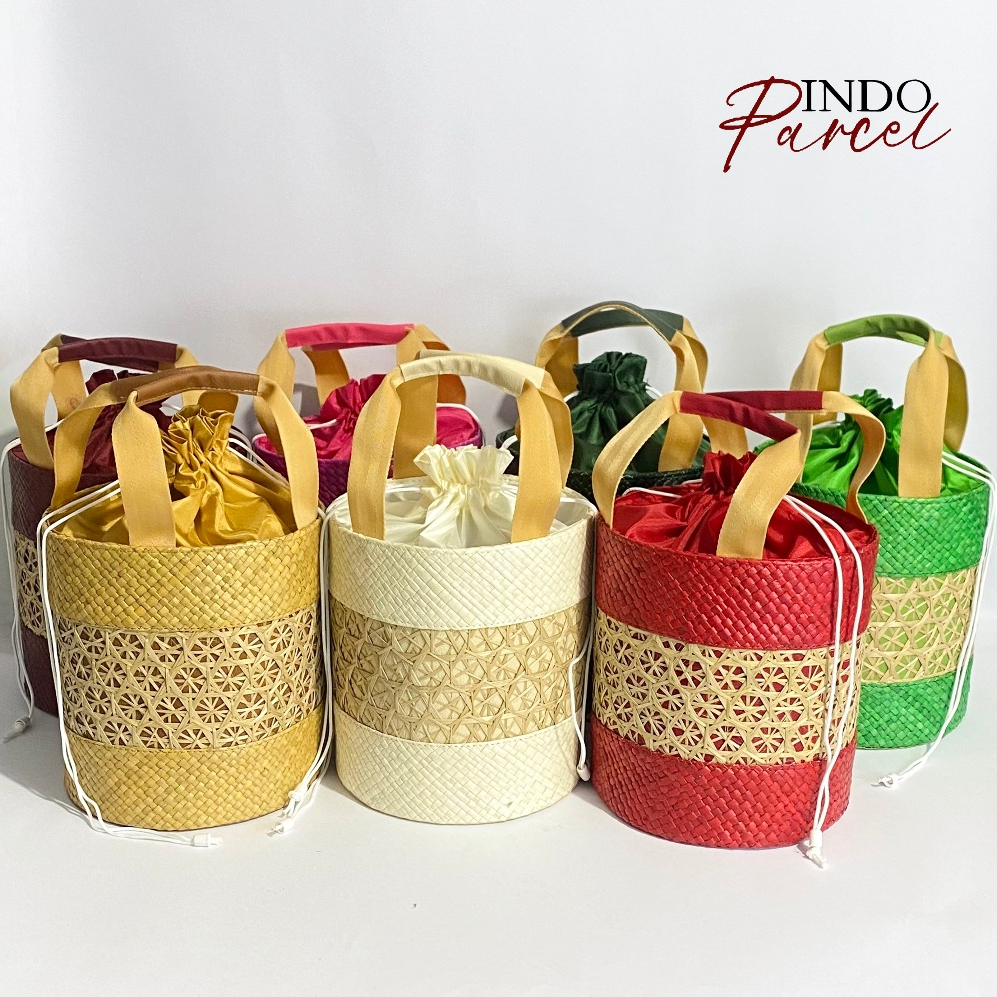 

INDOPARCEL - Tas Parcel Anyaman Pandan Lis Bambu Tas Souvenir Goodie Bag Anyaman Keranjang Parcel Terbaru