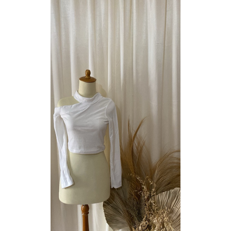 prlvd korean one shoulder longsleeve crop top