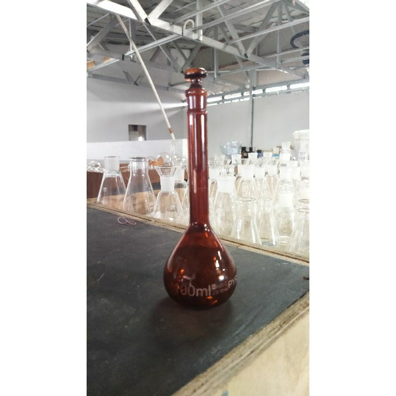 labu ukur 100 ml pyrex  full amber / labu ukur 100 ml  coklat