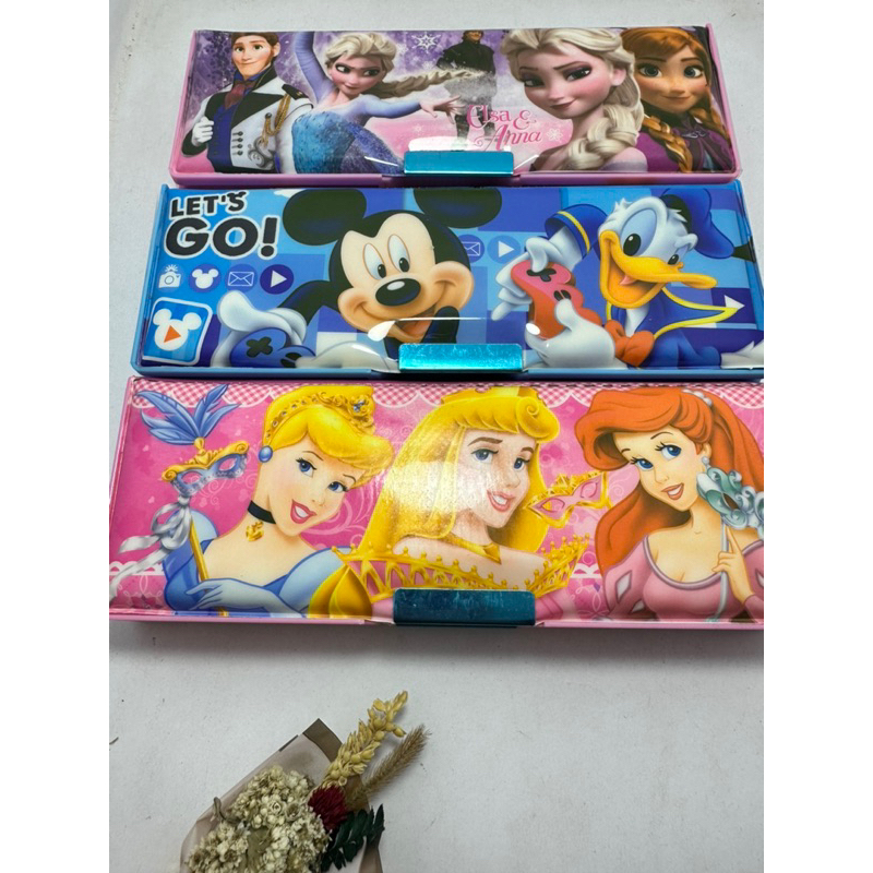 

Tempat Pensil Magnet Karakter 2 Sisi / Kotak Pensil Magnet Karakter Hologram Lucu cowok cewek Lepak Magnet