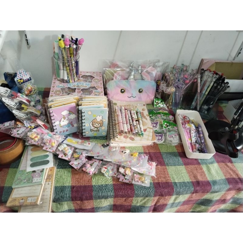 

CO BEBAS PILIH DI LIVE alat tulis, gantungan kunci, aksesoris, dll