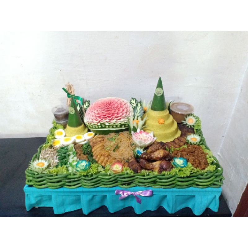 

tumpeng ukiran buah