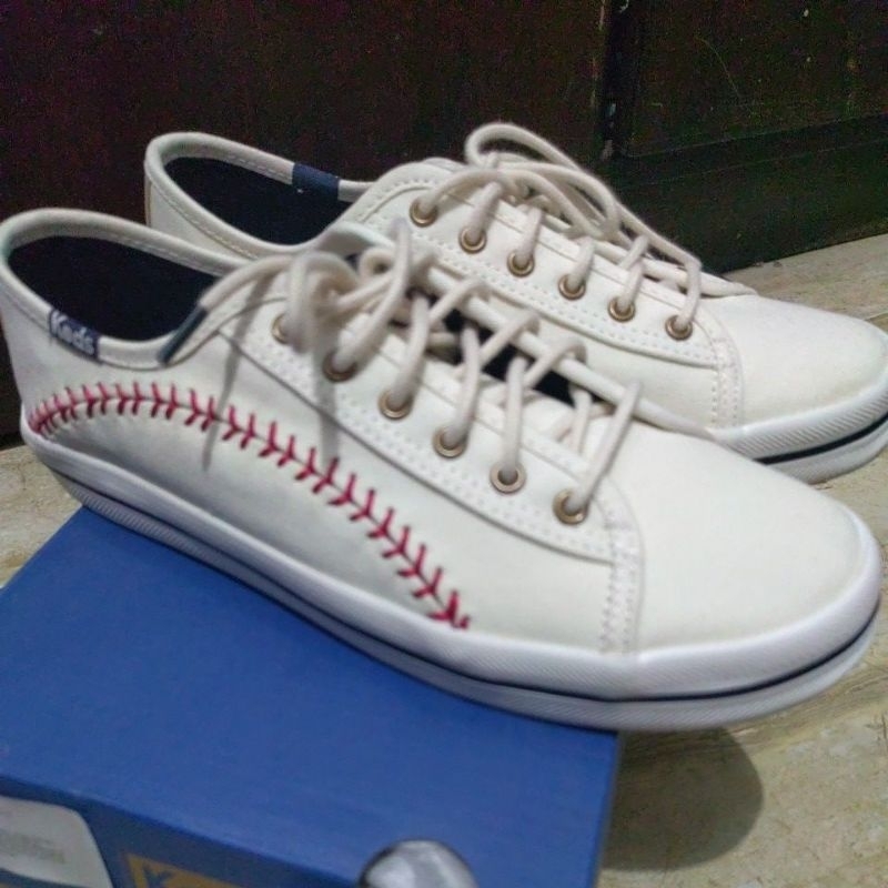 Sepatu keds wanita (preloved)