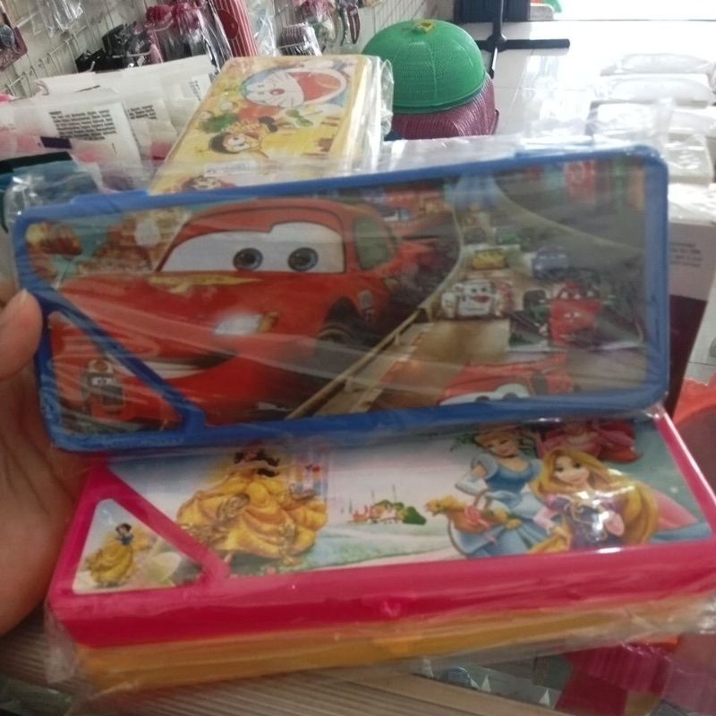 

Kotak pensil