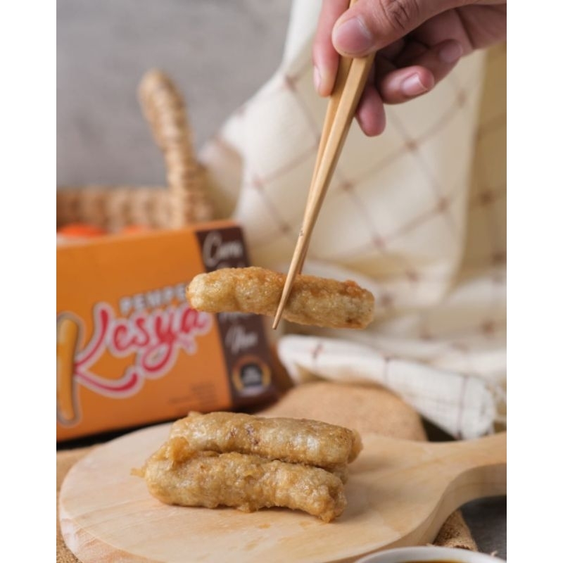 

PEMPEK PALEMBANG LENJER ISI 5 PCS + CUKO