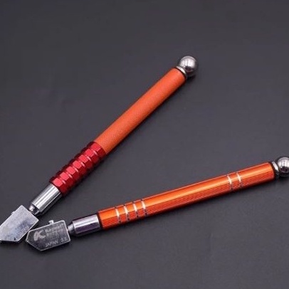 

Dijamin Puas Glass cutter KAPUSI Original Japan alat potong kaca carbide blade pemotong kaca high quality Handle bisa isi pelumas BERKUALITAS