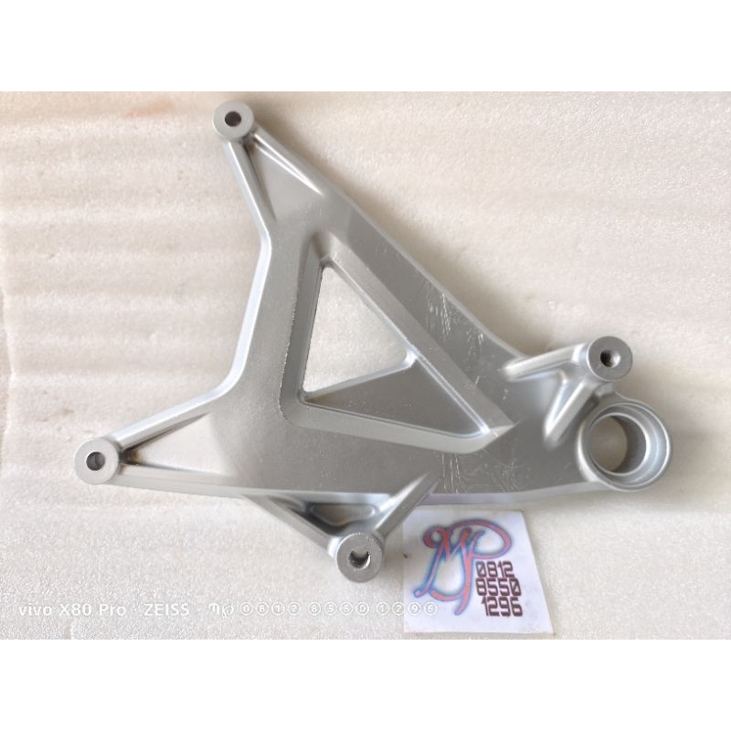 Swingarm Arm Assy Rear Garpu Lengan Ayun Honda New Vario 125 150 eSP K59J 52100K59A70 MENTAHAN Origi