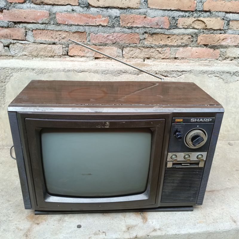 tv kayu sharp antik jadul