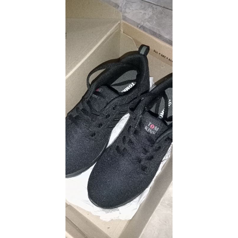 preloved sepatu Tomkins