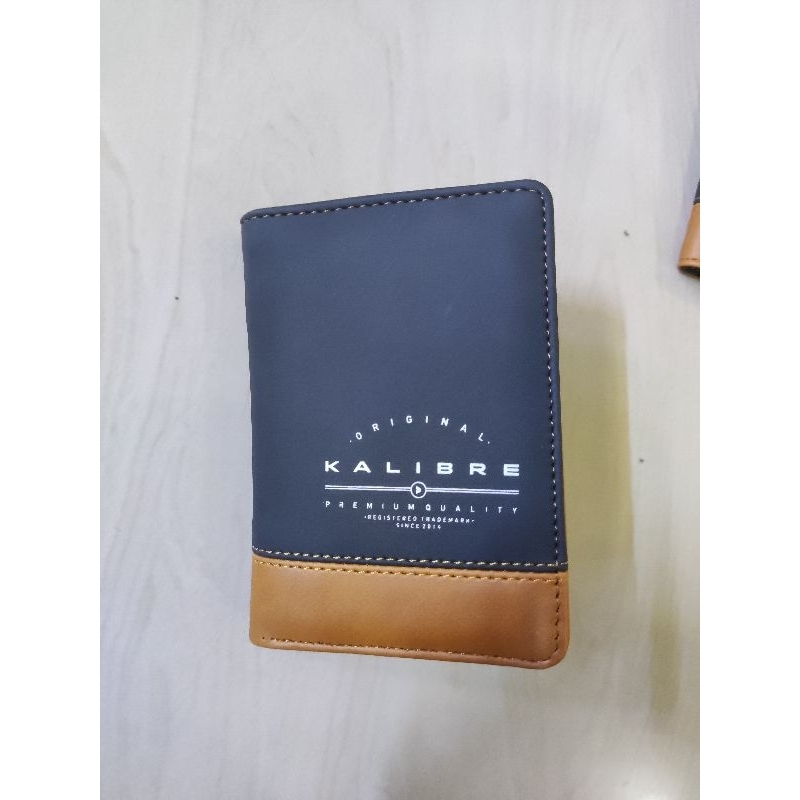 DOMPET LIPAT KULIT PRIA 995319 KALIBRE Medium - Dompet Pria Original