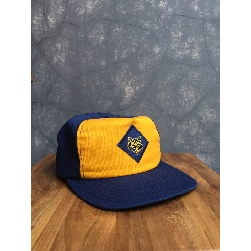 Topi Vintage American Wolf