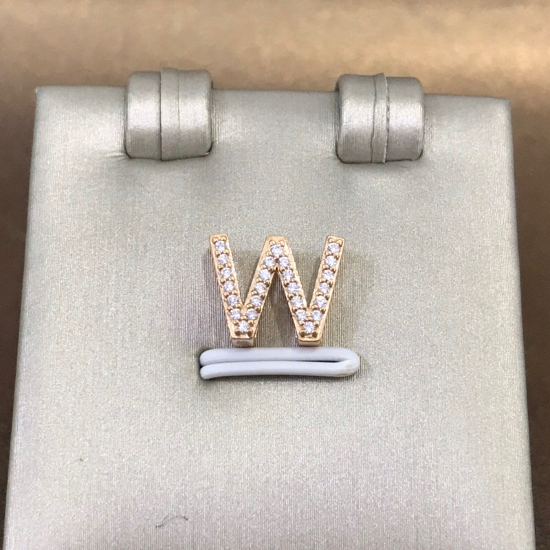 LIONTIN EMAS INISIAL HURUF W 750 LLE0364