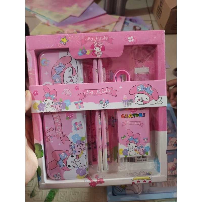 

SET ALAT TULIS 6 in 1 SANRIO LENGKAP