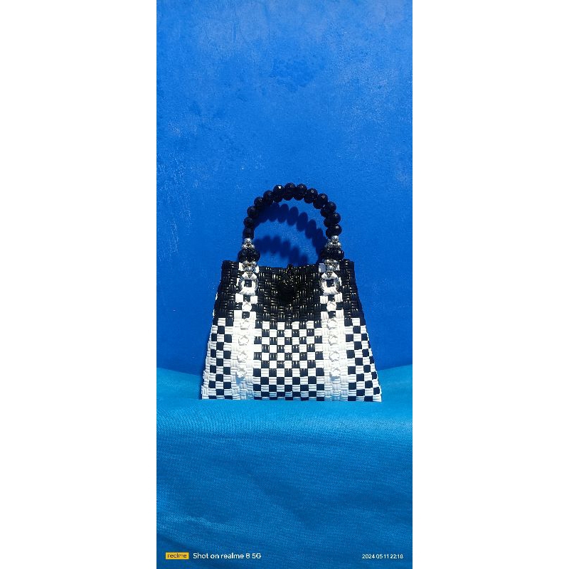 Tas Anyaman Manik-manik Mewah