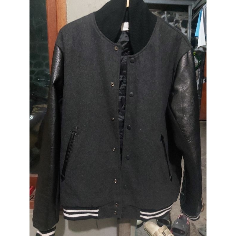 Jaket varsity lengan kulit