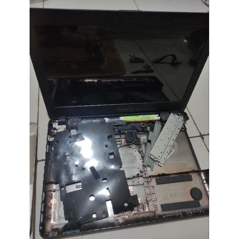 casing Asus x441u , speaker (Sember), batere (lumayan bagus), keyboard (minta di lem atau solder kar