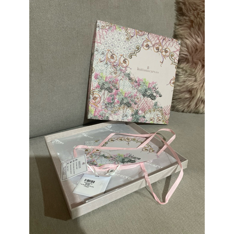 preloved box buttonscarves ori sevilla (florecer)