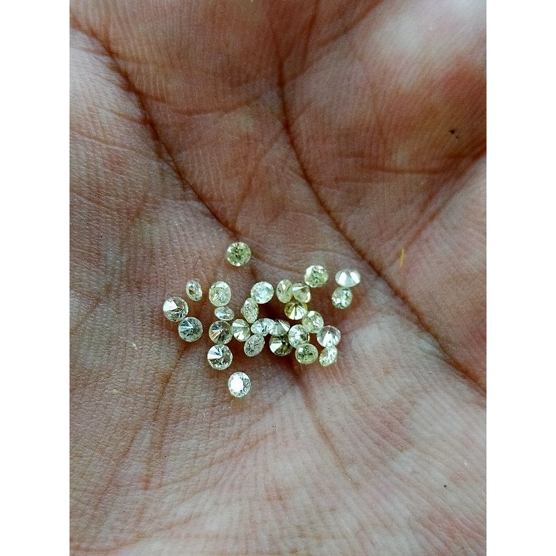 Asli Natural Berlian Eropa Kuning Muda Brt -+ 0,02 crt dan 0,03 crt / 2,0 mm dan 2,2 mm