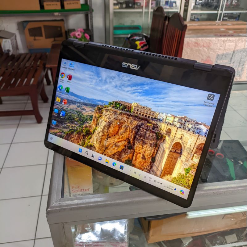 Laptop ASUS VIVOBOOK Flip 14 TOUCHSCREEN Second Intel i7 Gen 7. NVIDIA GeForce 930MX. RAM 8 GB SSD 1