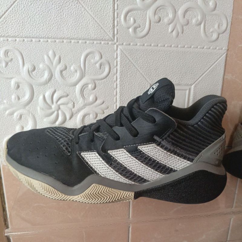 Sepatu basket Adidas harden second